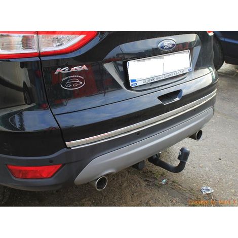 Ford Kuga II - embellecedor cromado en el portón trasero