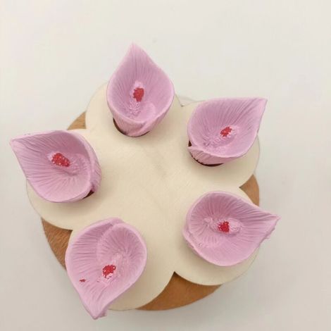 Pink calla lily shaped bee waterer: compact and practical water dispenser, specially designed for beekeeping - AquaForge