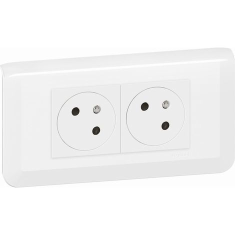 2P+E vorverdrahtete Steckdose + weiße Unterputzdose LEGRAND (1/5)