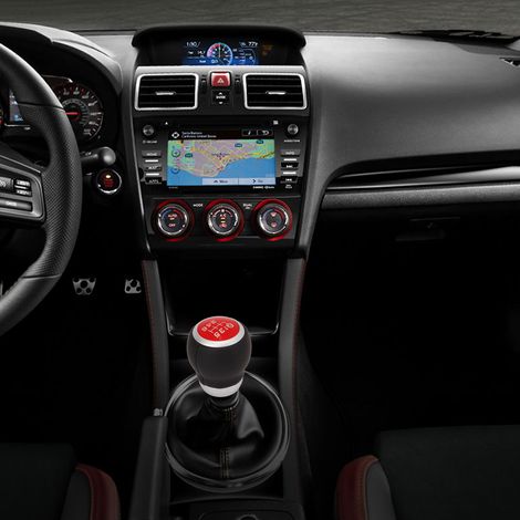 Pommeau de levier de vitesse pour Subaru (version cuir, en haut à gauche de la position R, 6 vitesses) avec revêtement rouge et cuir. (1/5)