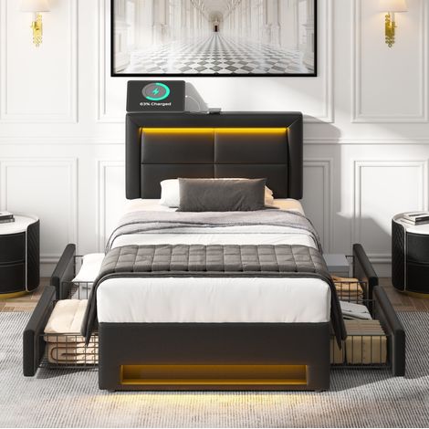 Bett gepolstert 90x190 cm modern aus PU in Schwarz, mit Kopfteil USB kabellos/kabelgebunden, LED und 4 Schubladen (1/5)