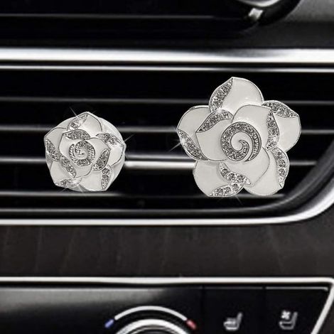 KLVGTIFS PU - Décoration bling-bling pour voiture, accessoires intérieurs de voiture bling-bling, clip diamant scintillant pour grille d'aération - Fleurs blanches (1 paire) (1/3)