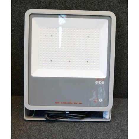 Thorn – Projecteur à détecteur de mouvement 150W – Alimentation 230V – Lumière 3000K – Indice de protection IP66 – Corps en aluminium gris – 15000lm (1/4)