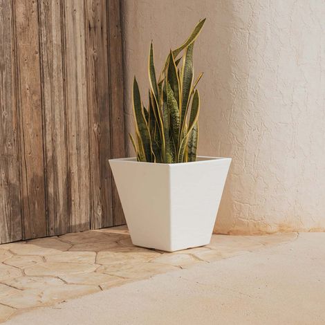 CAMOMILA RÚSTICA Macetero Cuadrado de Interior y Exterior Para Plantas y Flores Muy Resistente al Paso del Tiempo. Hecho de Polietileno en España - Blanco