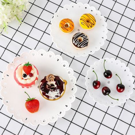 Hochwertige, mehrstöckige Obst- und Dessertschale für den Hausgebrauch, europäischer Stil, drei Etagen für den täglichen Gebrauch, ideal zum Präsentieren von Obst und Desserts, weiß. (1/5)