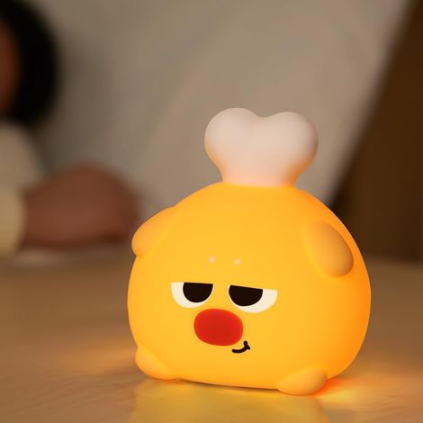 Niedliches LED-Nachtlicht für Kinder mit einem weichen Welpenmotiv, 3-stufiger Dimmfunktion und einer Konstruktion aus lebensmittelechtem Silikon.