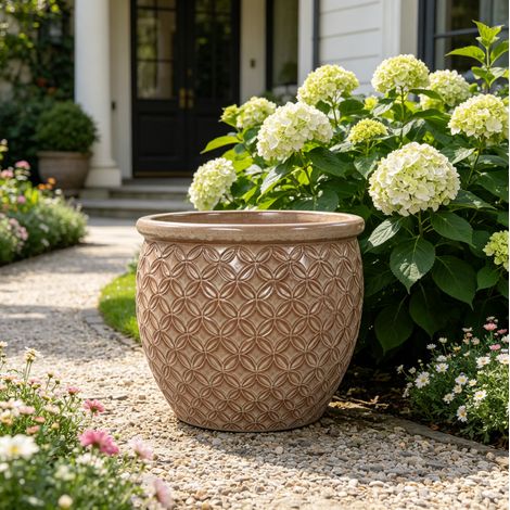 Vaso da fiori in ceramica Ø 38,5 cm, per interni ed esterni, finitura beige lucida, con decorazione a rilievo a forma di moneta. (1/5)