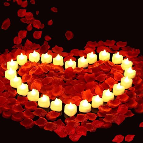 Lot de 2 000 pétales de rose artificiels et 24 bougies chauffe-plat à DEL, ensemble de décoration de nuit romantique, cadeaux romantiques pour elle et lui pour la Saint-Valentin, anniversaire (1/5)
