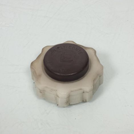 [PRODUIT D'OCCASION] Bouchon vase d expansion origine pour scooter Peugeot 50 (1/2)