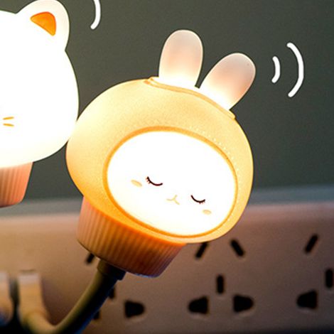 Veilleuse LED dessin animé USB avec un adorable animal en peluche, idéale pour la chambre ou la salle de bain, avec un lapin. (1/5)