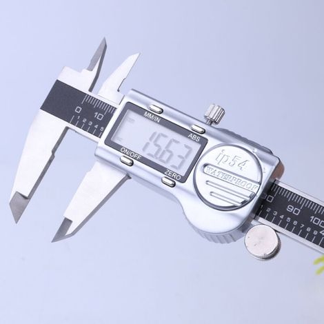 Pied à Coulisse Digital, 150mm/6" Calibre à Coulisse en Acier Inoxydable Électronique IP54 Étanche avec Écran LCD mm/pouces/fraction Conversion (1/4)