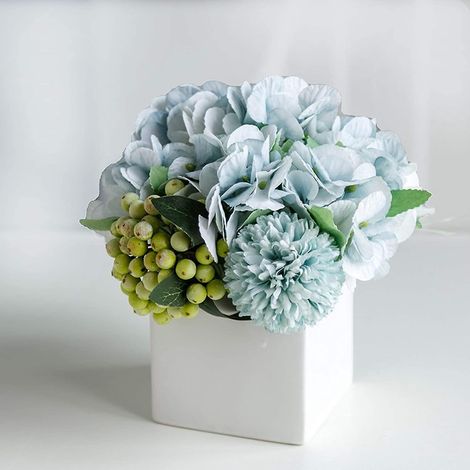Künstliche Pfingstrosen in einer Keramikvase, künstliches Hortensien-Gesteck zur Innendekoration mit Vase
