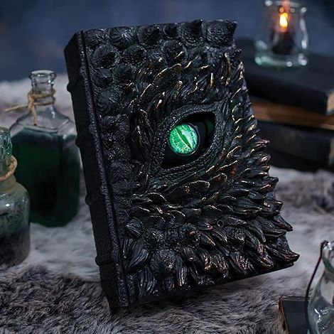 Realistisches, animiertes Halloween-Drachenbuch in Deluxe-Qualität, D-förmige Dekoration, exquisite Tischdekoration aus Kunstharz, schaurig-schöne Halloween-Dekoration, Geschenk (Schwarz) (1/4)