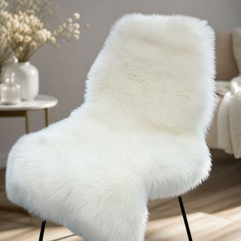 Housse de chaise en fausse fourrure douce, 60x90 cm, blanche. Housse élastique confortable et lavable pour salon, idéale avec animaux. (1/4)