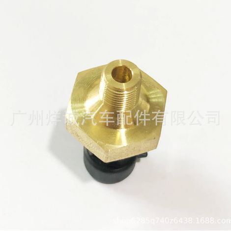 Oil pressure sensor 1850353C1 suitable for 1997-2003 Ford Powerstroke 6.0L and 7.3L engines. (1/4)