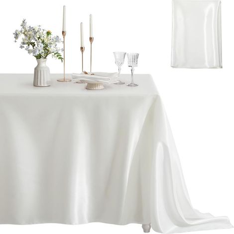 Nappe en satin de polyester, idéale pour les fêtes, mariages et événements. Plusieurs coloris disponibles : blanc et blanc. (1/4)