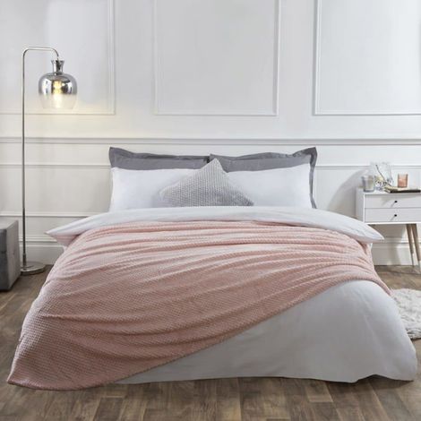 Couverture de luxe en fausse fourrure de vison gaufrée et nid d'abeille pour canapé-lit, rose poudré - 150 x 200 cm (1/5)