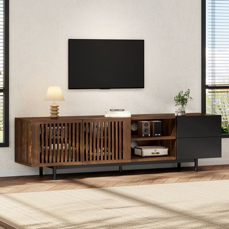 Mobile TV 160 cm in MDF con ante a doghe, 2 cassetti e vani aperti, finitura noce e nero, OKWISH (1/5)
