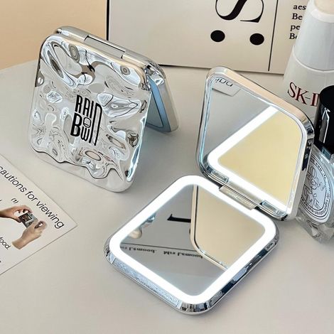 Miroir de maquillage LED avec lumière, compact, portable, pliable et grossissant, pour les voyages et les sacs à main. (1/5)