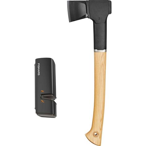 FISKARS CARPENT'S AXT NORDEN N12 + SCHÄRFEN