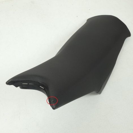 [JAMAIS UTILISE] Selle pilote origine pour moto Aprilia 50 RX 2014 8610500005 (1/5)