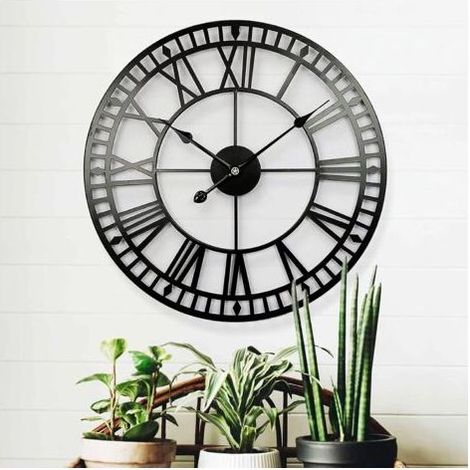 Wetterfeste Gartenuhr – Retro – Römische Ziffern – Vintage – Schlicht – Kunstvolles Eisen – Außenuhr – Batteriebetrieben – Geräuschlos – 40 cm (1/5)