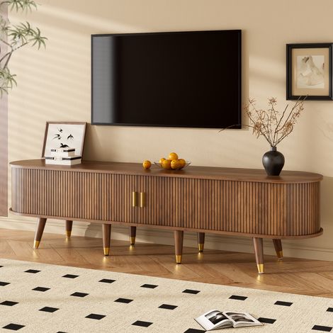 Meuble TV 175 cm avec porte coulissante en rotin, aspect noyer et grand espace de rangement – meuble TV style maison de campagne en MDF avec compartiments ouverts, tiroirs et placard – design naturel (1/5)