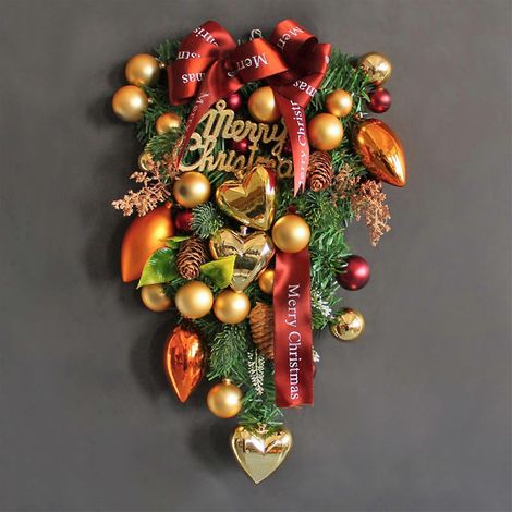 Guirlande de Noël artisanale en forme de cercle, ornée de fleurs et de feuilles vertes (Europe) (1/4)