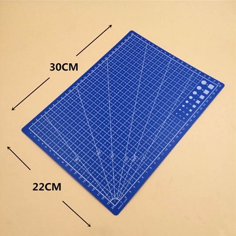 Planche à découper A4 en PVC quadrillée, tapis de découpe professionnel auto-cicatrisant et multi-usages pour le quilting, la couture, le scrapbooking et les loisirs créatifs (bleu). (1/5)