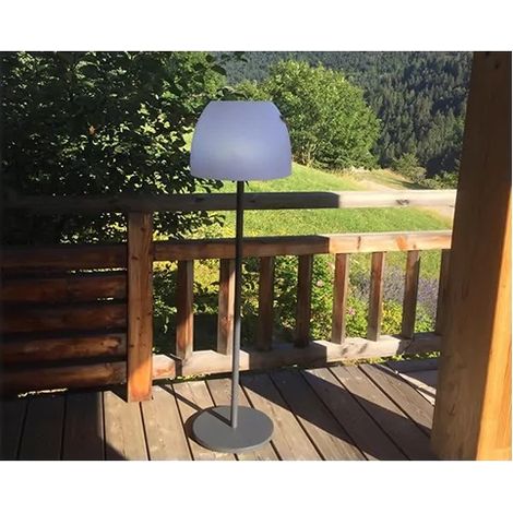CHALET & JARDIN Lampadaire solaire musical nomade avec pied modulable - LED & Bluetooth (1/2)
