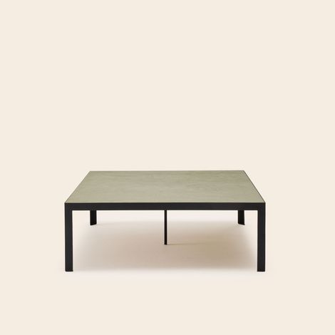 Table basse en Plateau en enduit effet béton et piètement métal noir ORELIA