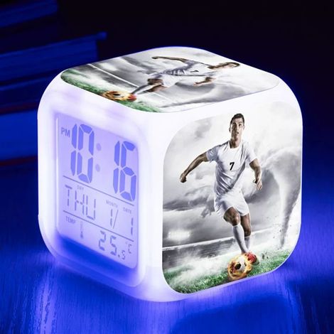 Coupe du Monde de la FIFA – Réveil numérique à l'effigie de Ronaldo (C), lumière multicolore