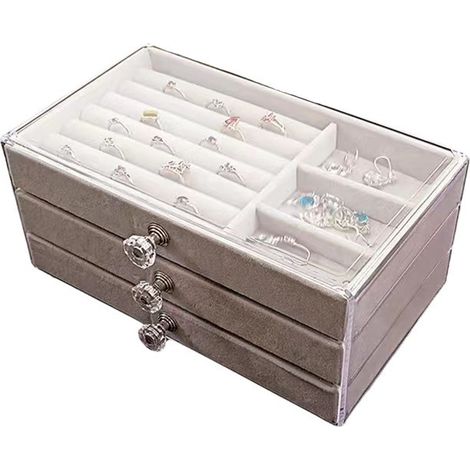 Une boîte à bijoux transparente pour femme, dotée de trois compartiments pour ranger bagues, bracelets, colliers et boucles d'oreilles. (1/5)