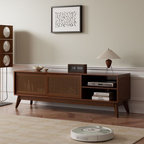 Meuble TV moderne en rotin de 150 cm (59 pouces) pour téléviseur de 165 cm (65 pouces), meuble multimédia, console pour salon ou salle de jeux, pieds en bois massif et portes en rotin - Noyer foncé (1/4)