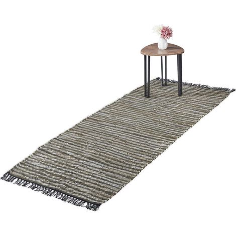 Flickenteppich aus leder und baumwolle gestreift