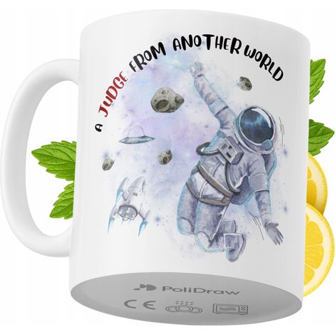 Mug humoristique pour juge, avec un texte amusant et un design graphique original. Idéal pour les anniversaires, les fêtes et les occasions spéciales. Mug premium pour la maison, le bureau et le trava (1/5)