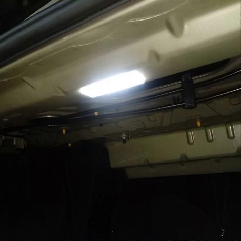 Éclairage de courtoisie LED pour boîte à gants, coffre et bagages (1/5)