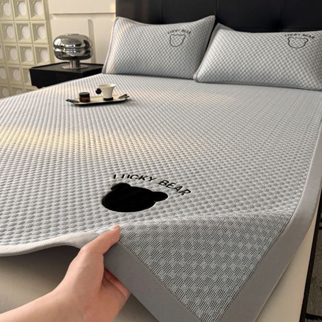 Natte en Soie 150x220cm - Lavable, Brodée, pour Lit, Climatisation, Douce - Alovez (1/4)