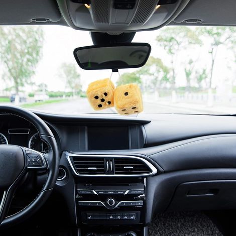 Dés en peluche suspendus à la voiture Décoration intérieure de la voiture Mur intérieur Surface du réfrigérateur Différentes couleurs sont disponibles Motif à pois (jaune)