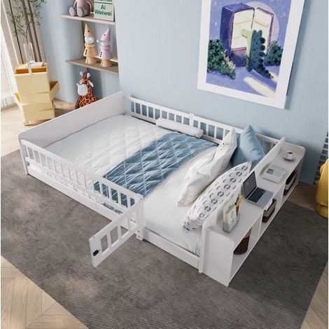 Lit enfant 140/190 cm blanc en pin avec rangements ouverts et portillon ouvrant (1/5)