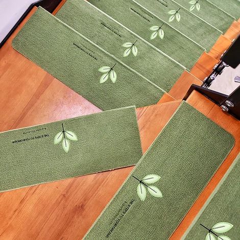 Tappetini per scale, tappetini per scale moderni e semplici in legno massello, tappetini in poliestere senza adesivo, tappetini per scale leggeri per la casa con motivo a spacco (1/5)