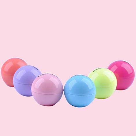 6 baumes à lèvres sphériques hydratants, nourrissants et brillants pour un maquillage naturel (1/3)
