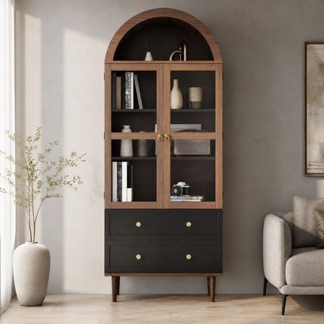 Credenza vetrina con ripiani regolabili, ante in vetro e finitura noce HAVRYA (1/5)