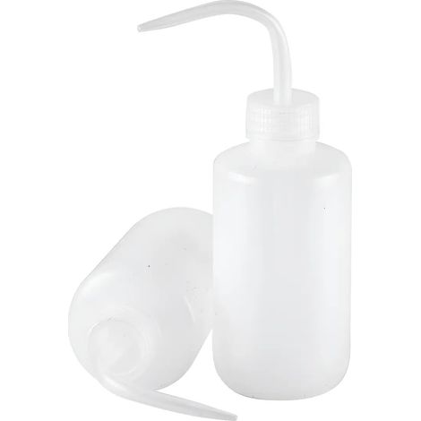 Bouteille en mtal pour arroser les plantes (1/5)