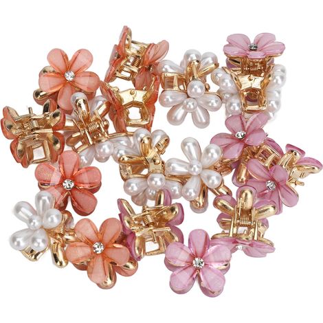 Coupe florale fraîche et délicate avec une frange effilée et des barrettes à fleurs perlées (1/5)