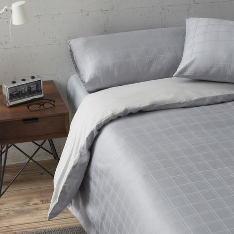Sophia. Conjunto de funda nórdica y funda(s) de almohada de percal color acero. Cama de 135/140 cm. 2 piezas (1/3)