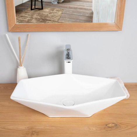 Wanda Collection – Vasque à poser en céramique blanche 57cm – Forme hexagonale moderne – Largeur 36cm – Hauteur 12cm – Installation facile sur meuble