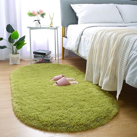 Tapis moelleux ovale 2,6 x 5,3 pi – Poils longs en peluche vert – Antidérapant et facile à entretenir – Pour chambre d'enfant et salon (1/5)