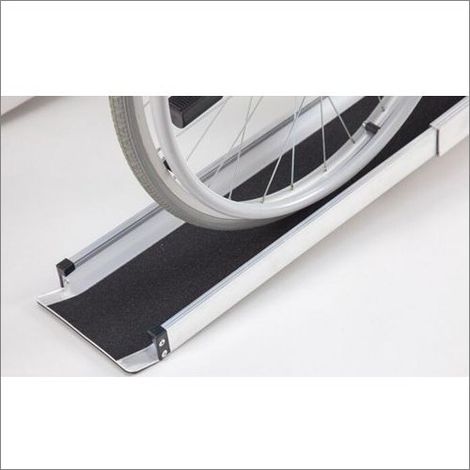 Rampe d'accès en aluminium (99 à 183cm) antidérapante PMR (1/10)