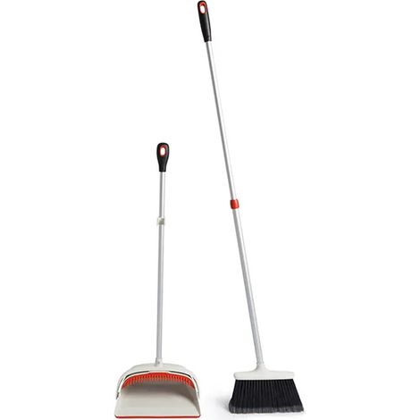 OXO Good Grips Extendable Sweep Set (1/5)